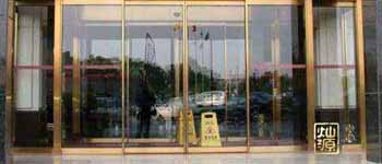 現在會所裝修都用這種門，耐用又好看，后悔沒聽設計師的話