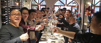 超越夢想 ，共創(chuàng)輝煌！燦源裝飾成功舉辦2019新春年夜飯活動