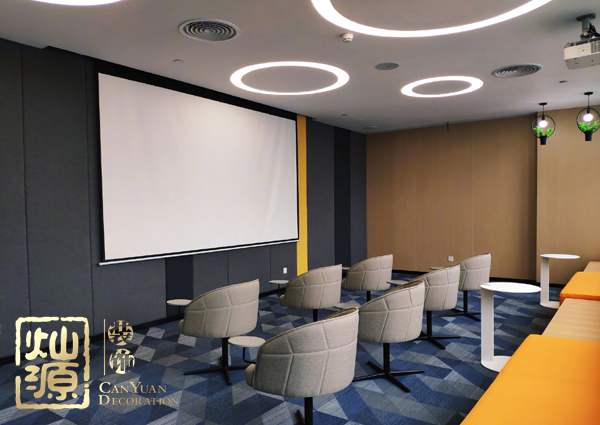 斗魚官方微博已po圖證明新公司內空無一人