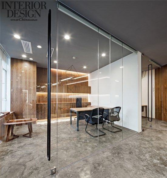 這樣小型辦公室設計，空間就像被放大鏡放大了一樣